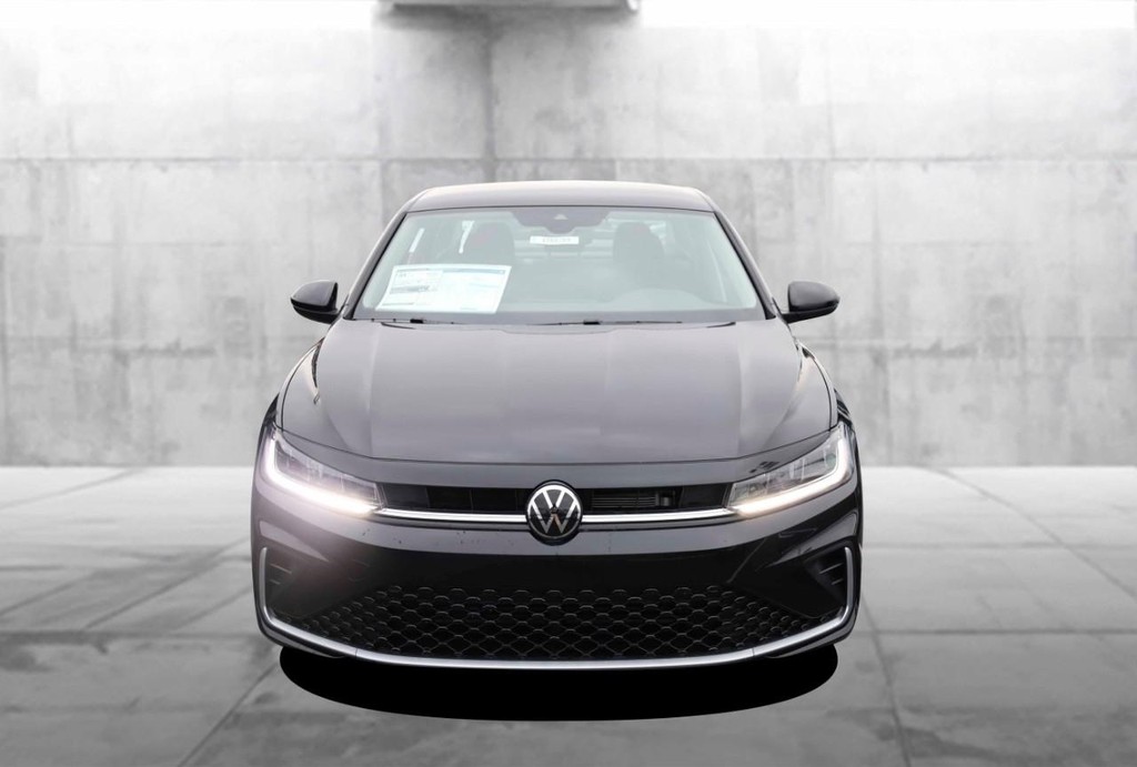 Volkswagen Jetta Vehicle Full-screen Gallery Image 4