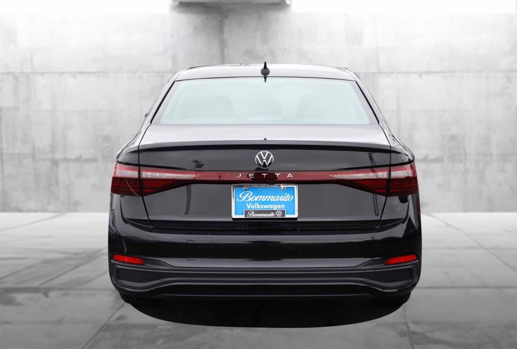 Volkswagen Jetta Vehicle Full-screen Gallery Image 6