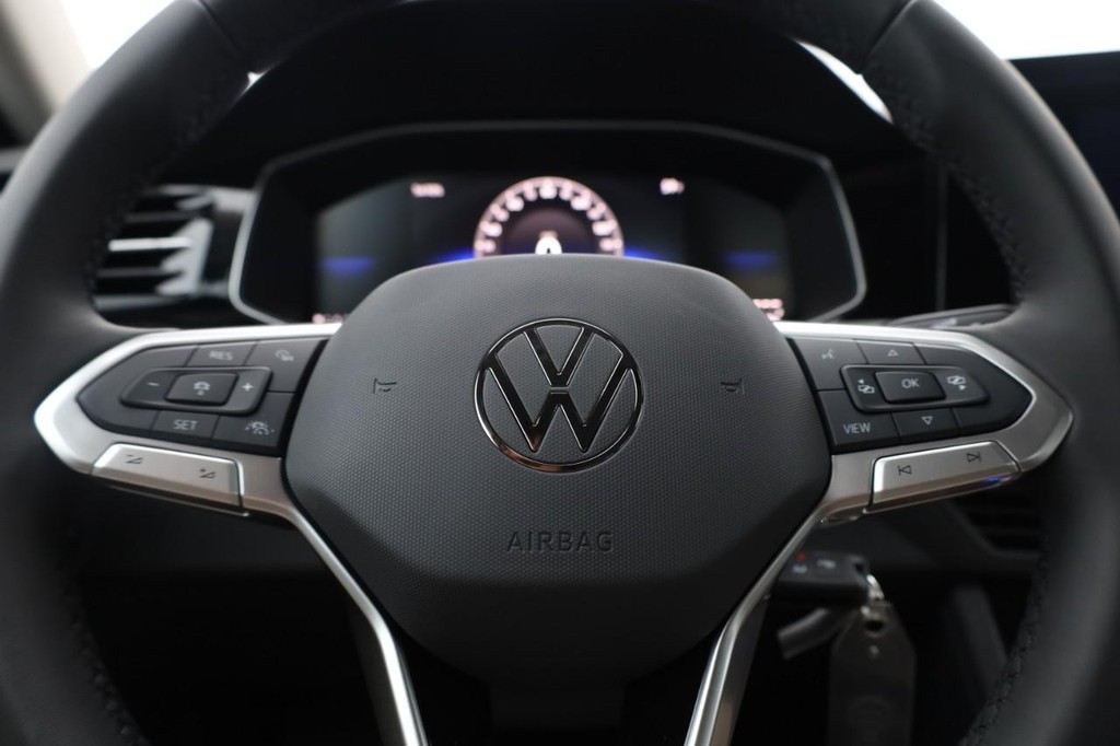 Volkswagen Jetta Vehicle Full-screen Gallery Image 8