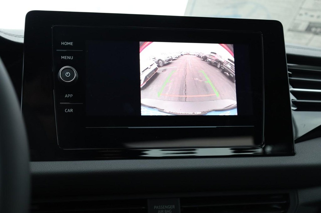 Volkswagen Jetta Vehicle Full-screen Gallery Image 11