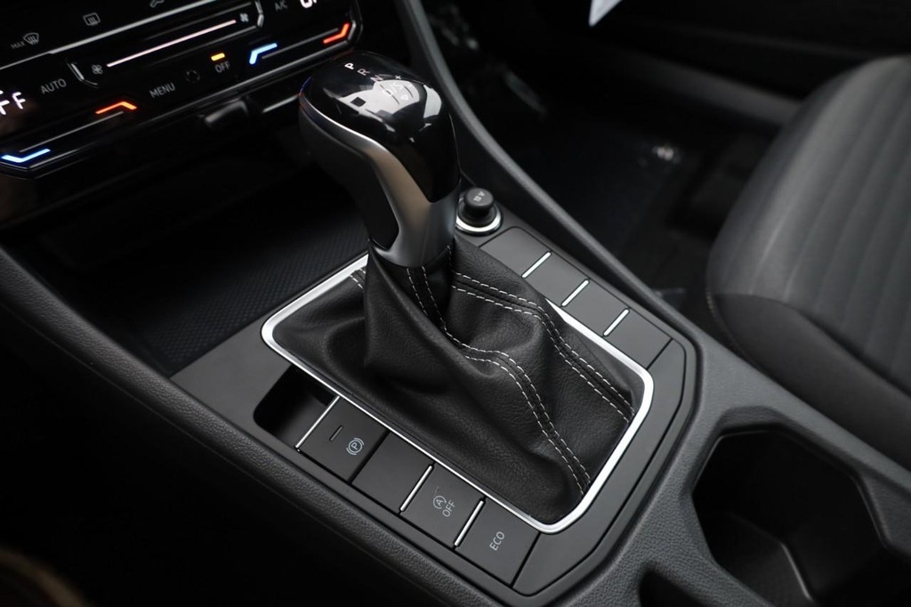 Volkswagen Jetta Vehicle Full-screen Gallery Image 14