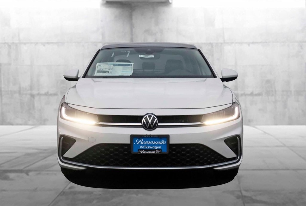 Volkswagen Jetta Vehicle Full-screen Gallery Image 4