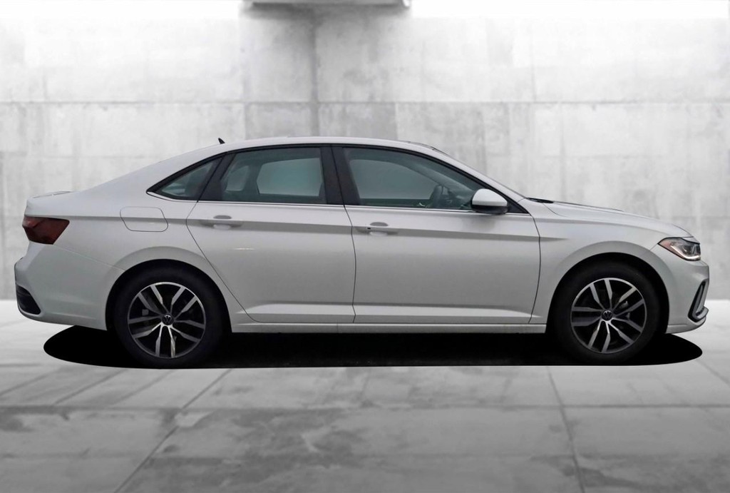Volkswagen Jetta Vehicle Full-screen Gallery Image 5