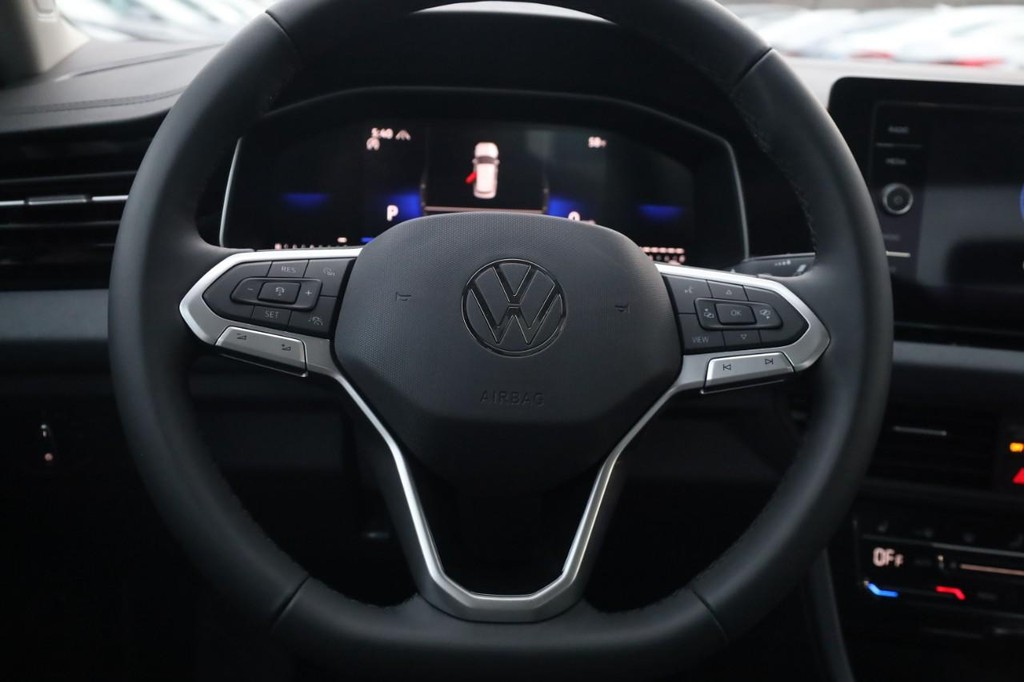 Volkswagen Jetta Vehicle Full-screen Gallery Image 8