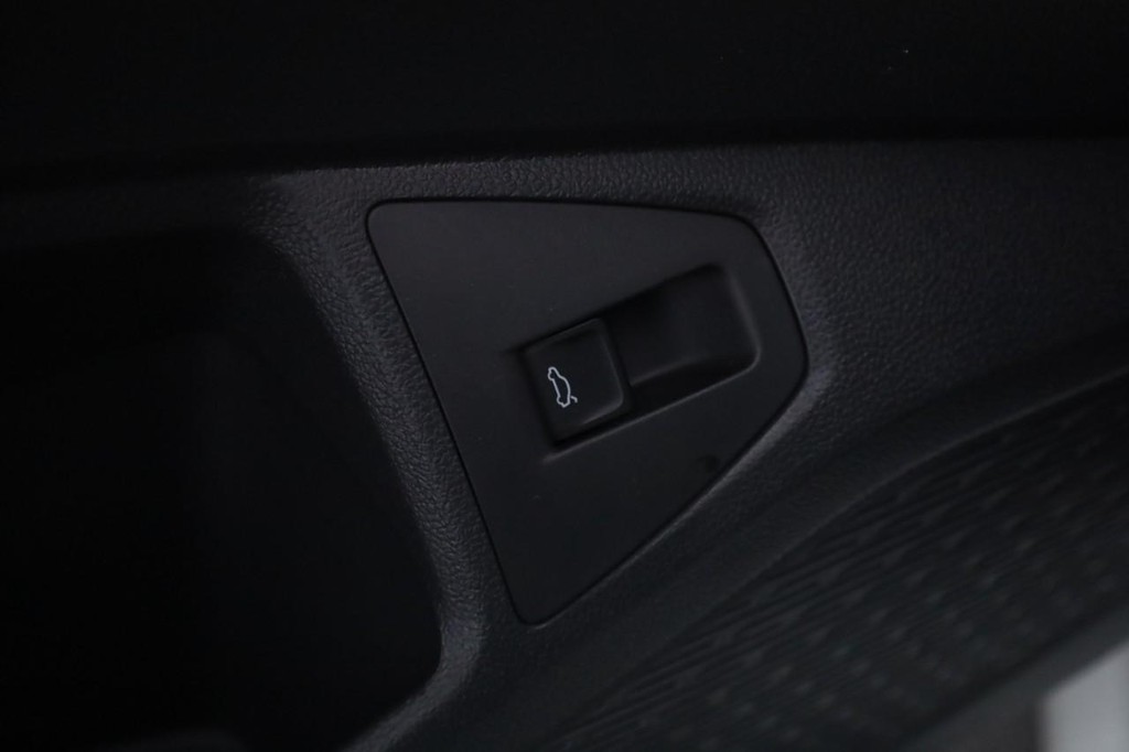 Volkswagen Jetta Vehicle Full-screen Gallery Image 10