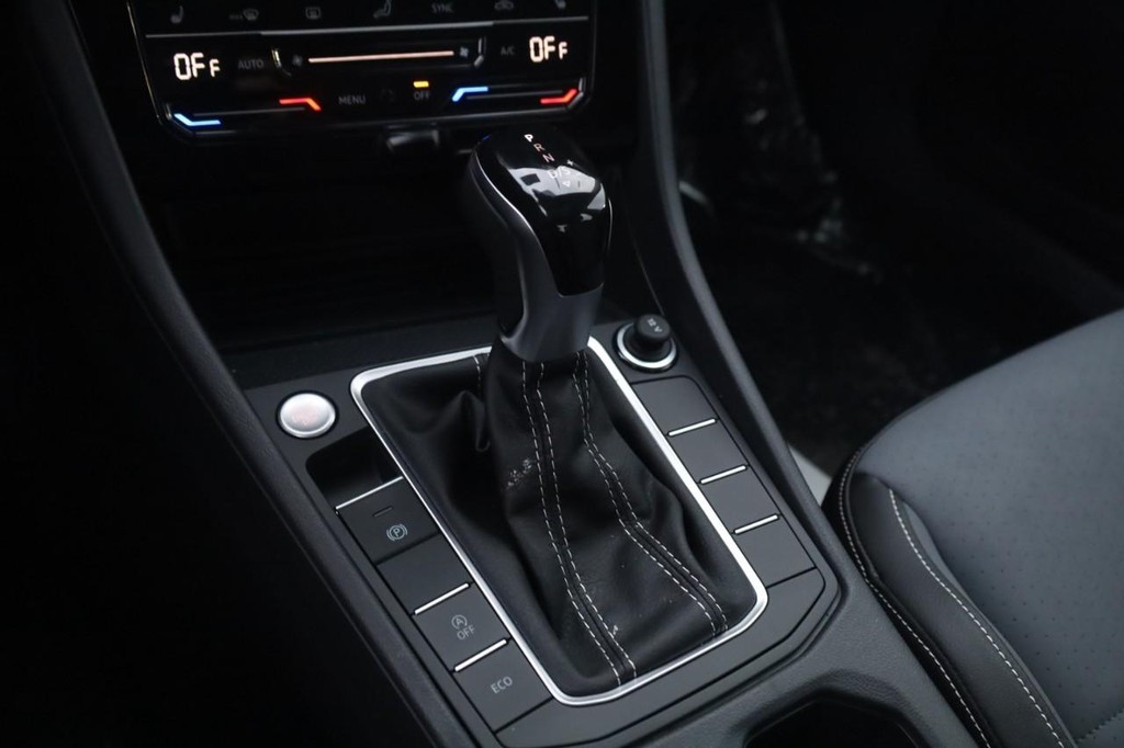 Volkswagen Jetta Vehicle Full-screen Gallery Image 15