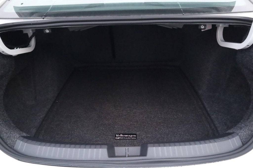 Volkswagen Jetta Vehicle Full-screen Gallery Image 19