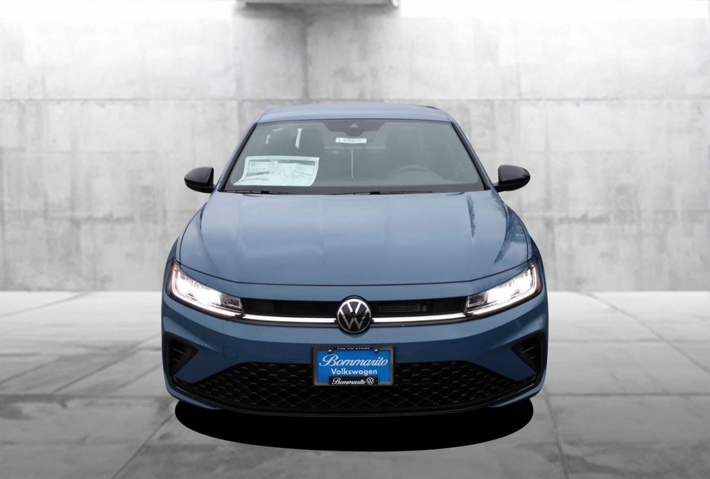 Volkswagen Jetta Vehicle Full-screen Gallery Image 4