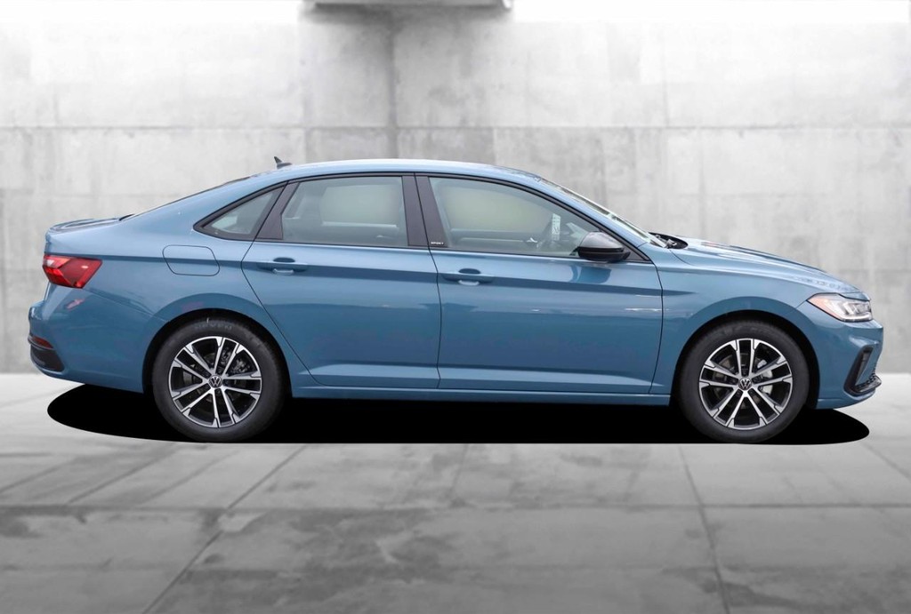 Volkswagen Jetta Vehicle Full-screen Gallery Image 5