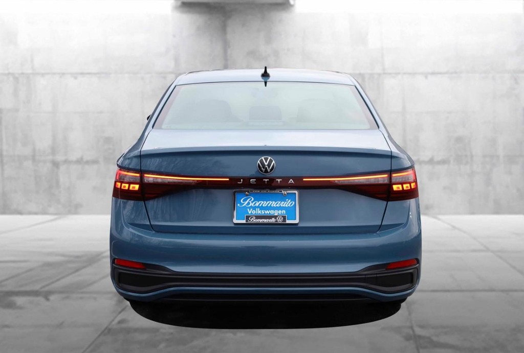 Volkswagen Jetta Vehicle Full-screen Gallery Image 6