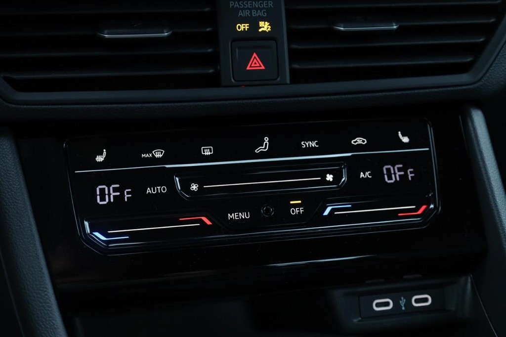 Volkswagen Jetta Vehicle Full-screen Gallery Image 13