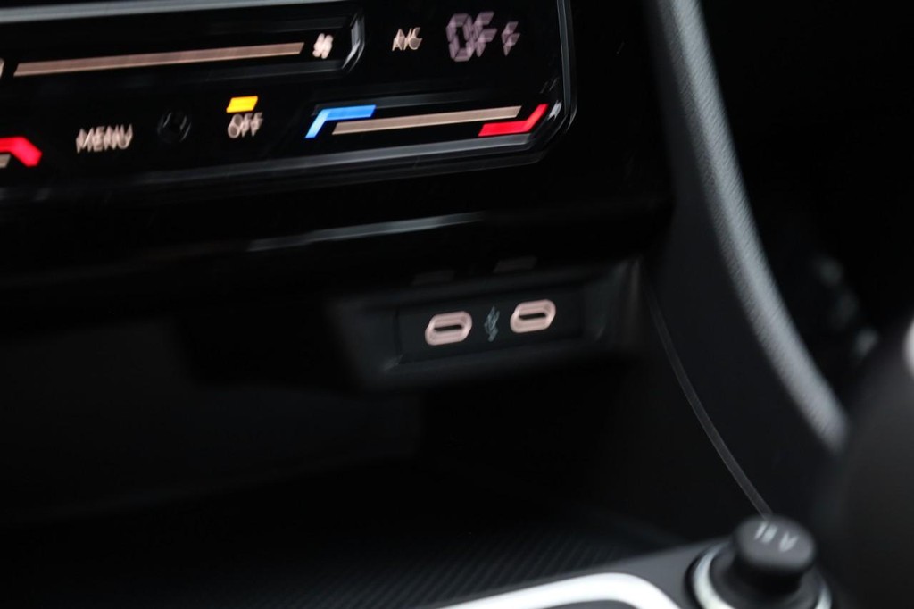 Volkswagen Jetta Vehicle Full-screen Gallery Image 14