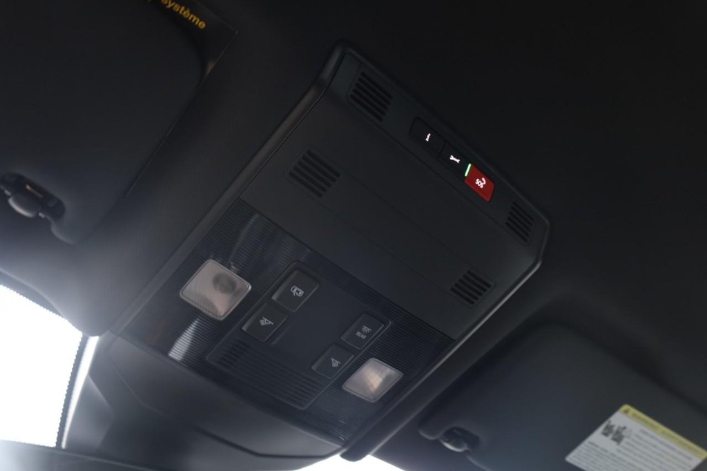 Volkswagen Jetta Vehicle Full-screen Gallery Image 16