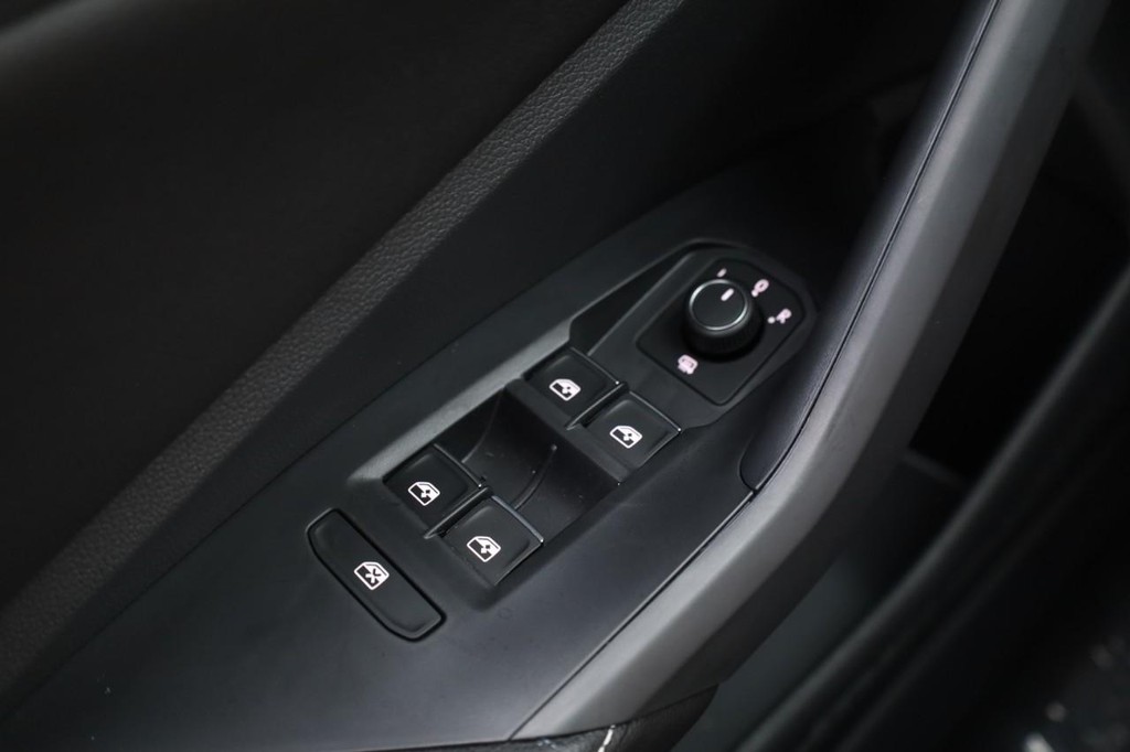 Volkswagen Jetta Vehicle Full-screen Gallery Image 17