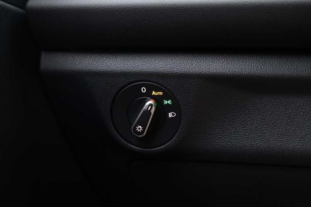 Volkswagen Jetta Vehicle Full-screen Gallery Image 18