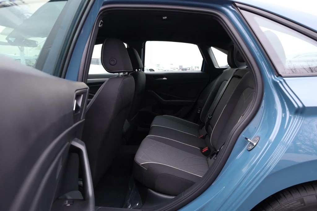 Volkswagen Jetta Vehicle Full-screen Gallery Image 20