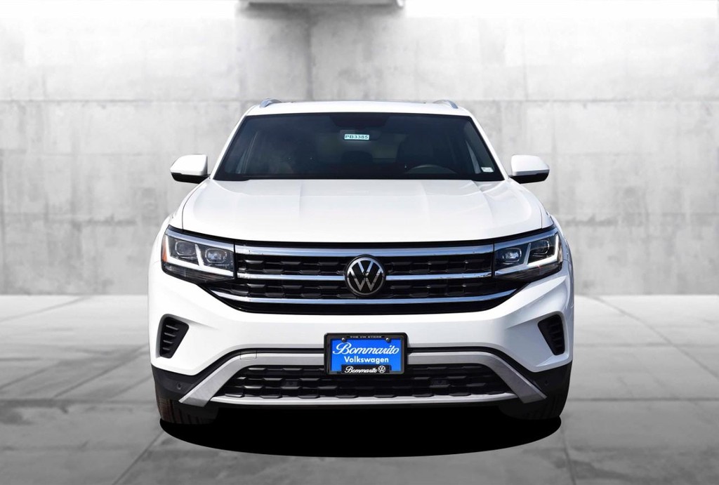 Volkswagen Atlas Cross Sport Vehicle Full-screen Gallery Image 4