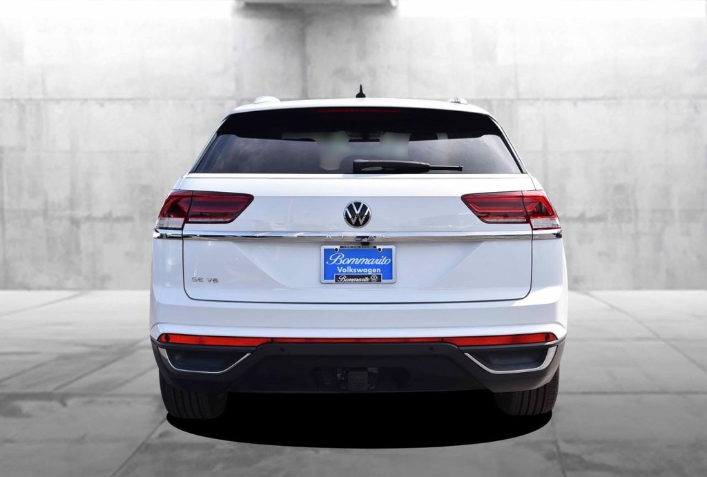 Volkswagen Atlas Cross Sport Vehicle Full-screen Gallery Image 6