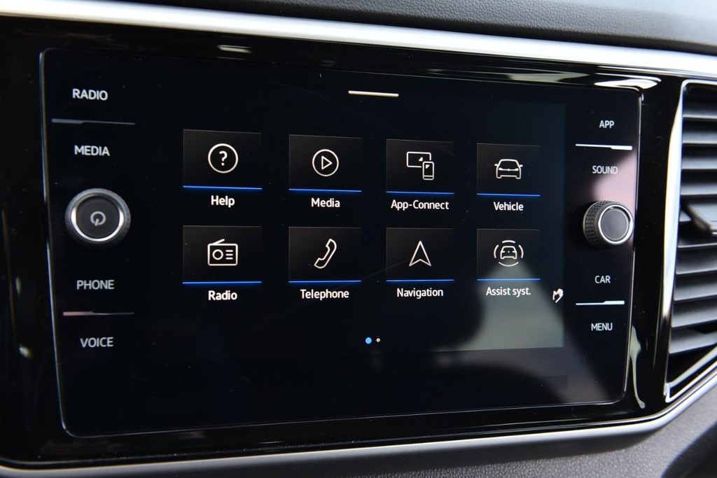 Volkswagen Atlas Cross Sport Vehicle Full-screen Gallery Image 14