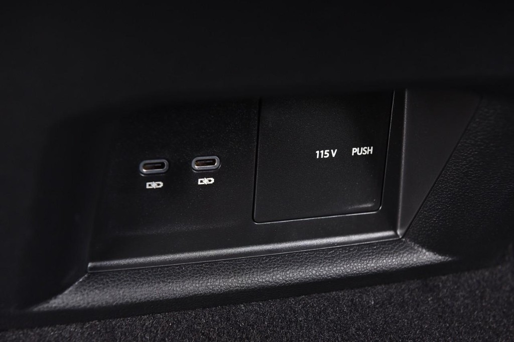 Volkswagen Atlas Cross Sport Vehicle Full-screen Gallery Image 24