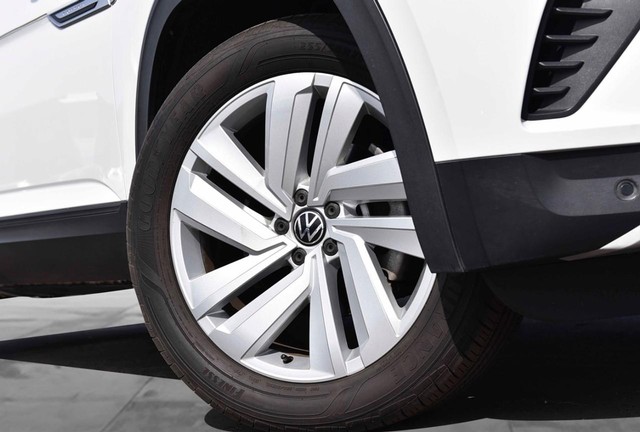 Volkswagen Atlas Cross Sport Vehicle Image 03