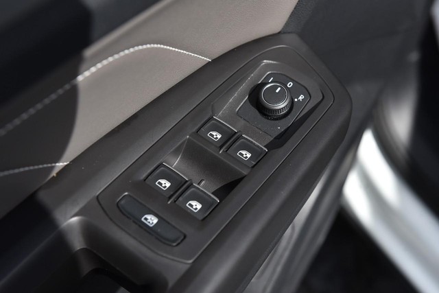 Volkswagen Atlas Cross Sport Vehicle Image 08