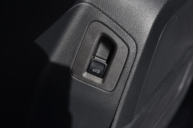 Volkswagen Atlas Cross Sport Vehicle Image 09