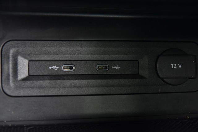 Volkswagen Atlas Cross Sport Vehicle Image 16