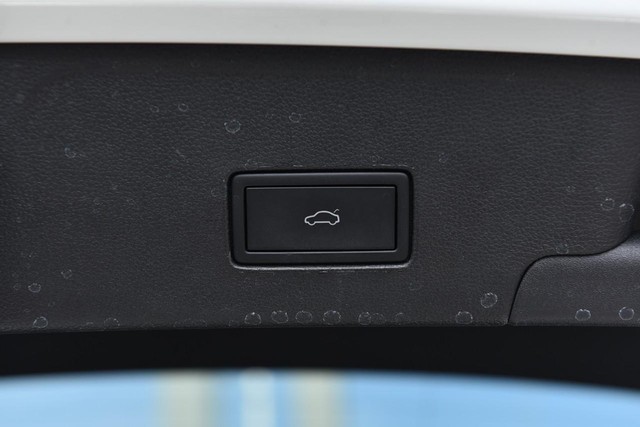 Volkswagen Atlas Cross Sport Vehicle Image 26