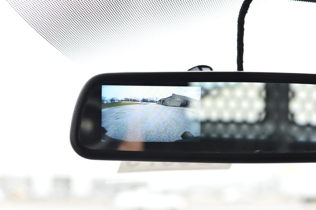 GMC Savana Cargo Van Vehicle Full-screen Gallery Image 12