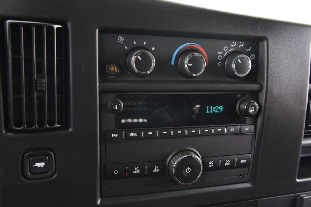 GMC Savana Cargo Van Vehicle Full-screen Gallery Image 13