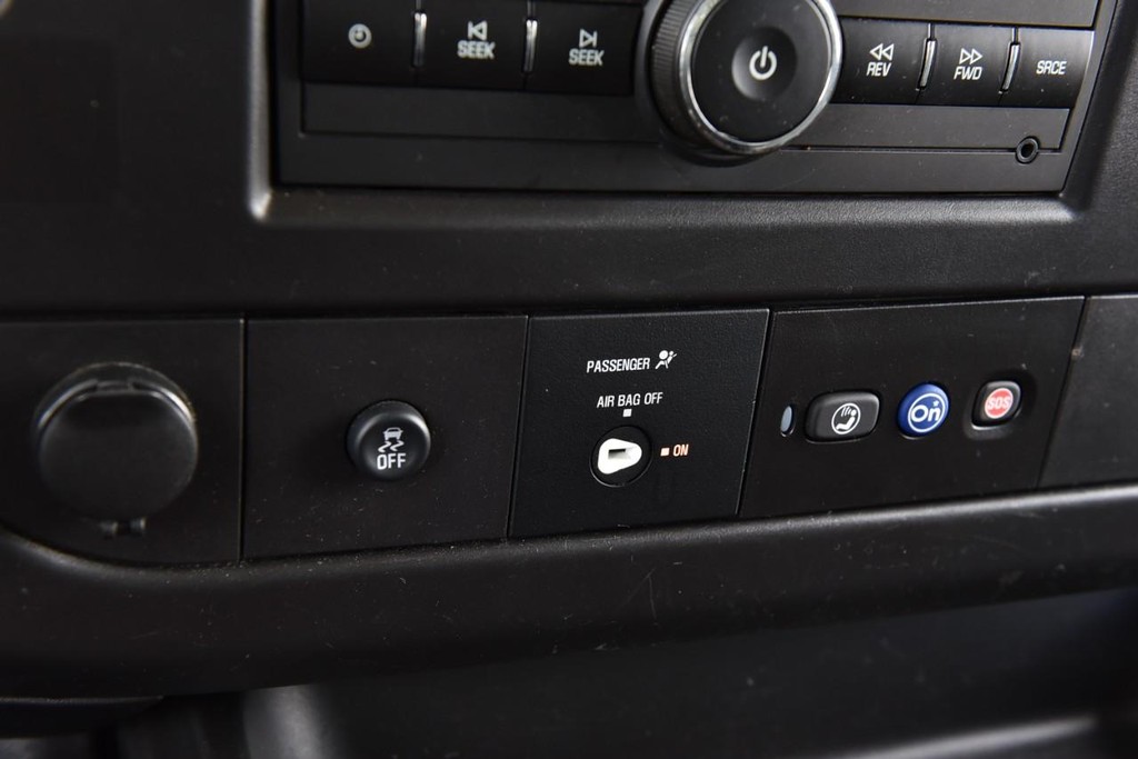 GMC Savana Cargo Van Vehicle Full-screen Gallery Image 14