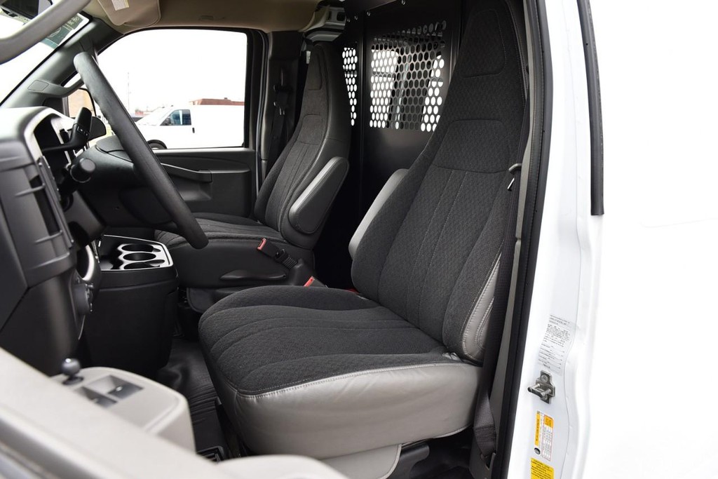 GMC Savana Cargo Van Vehicle Full-screen Gallery Image 16