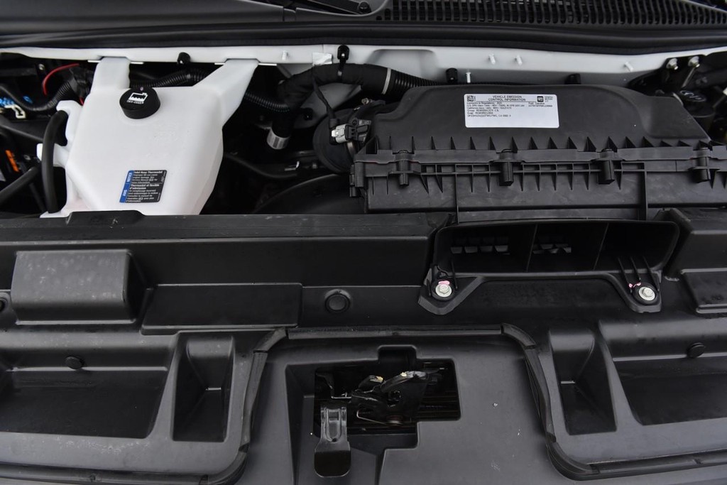 GMC Savana Cargo Van Vehicle Full-screen Gallery Image 20