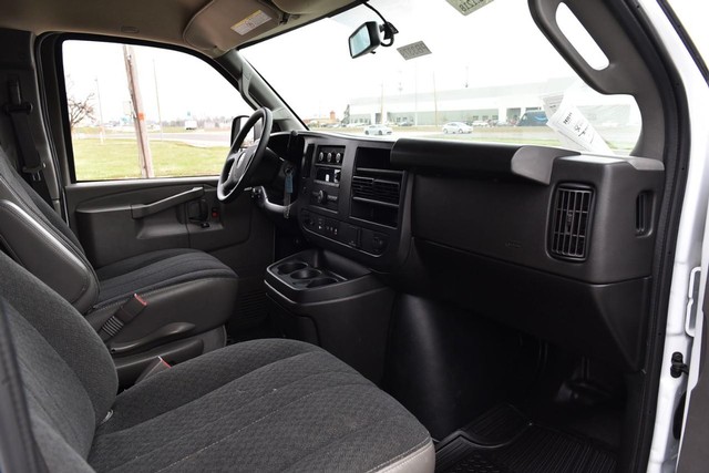 GMC Savana Cargo Van Vehicle Image 08