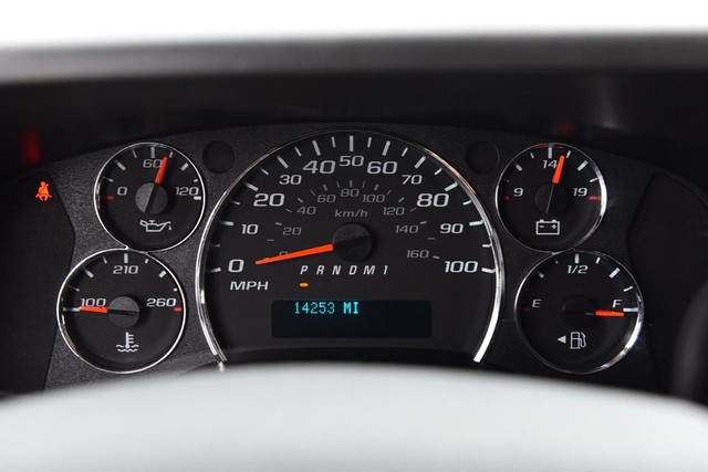 GMC Savana Cargo Van Vehicle Image 11