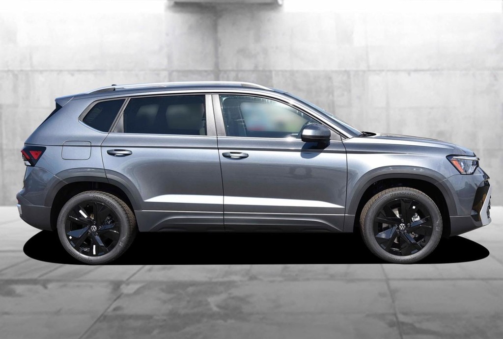 Volkswagen Taos Vehicle Full-screen Gallery Image 5