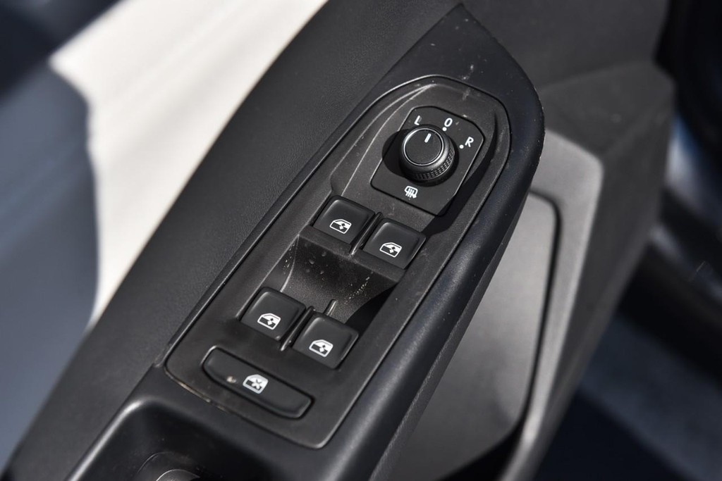 Volkswagen Taos Vehicle Full-screen Gallery Image 8