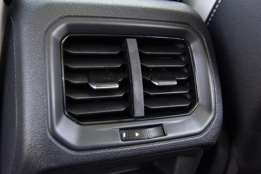 Volkswagen Taos Vehicle Full-screen Gallery Image 22