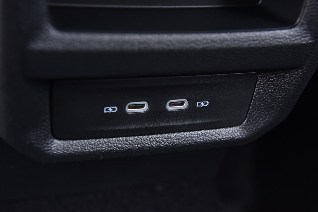 Volkswagen Taos Vehicle Full-screen Gallery Image 23