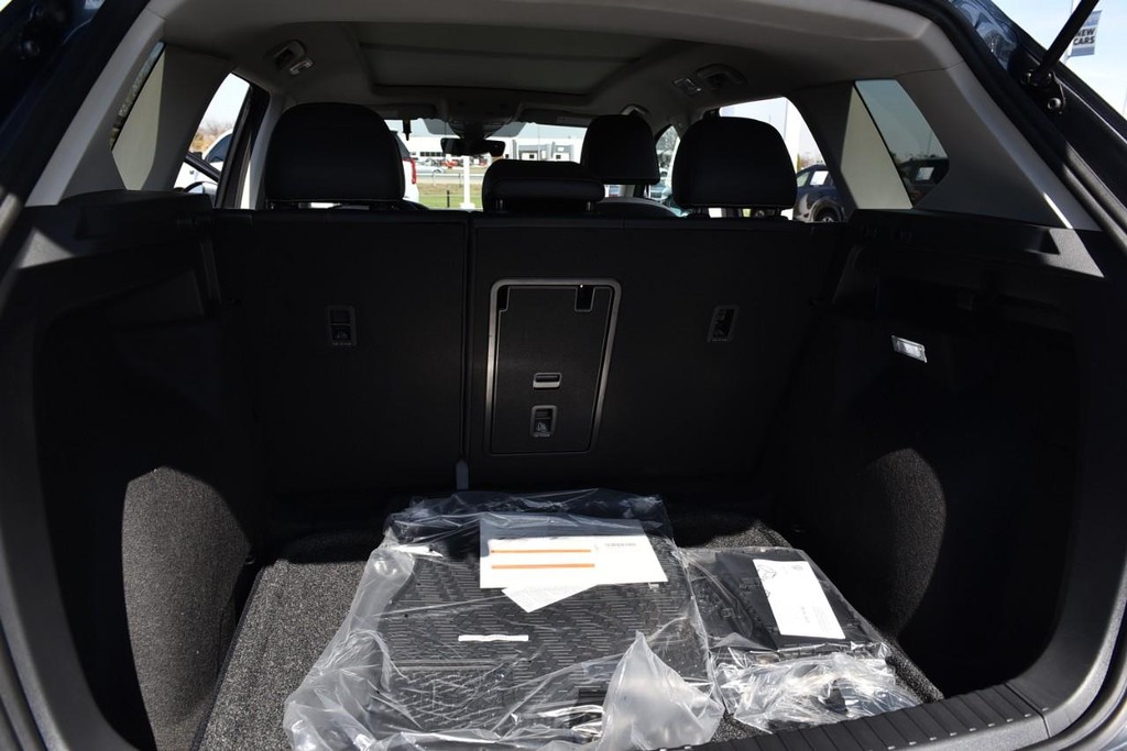 Volkswagen Taos Vehicle Full-screen Gallery Image 24