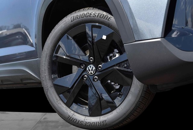 Volkswagen Taos Vehicle Image 03