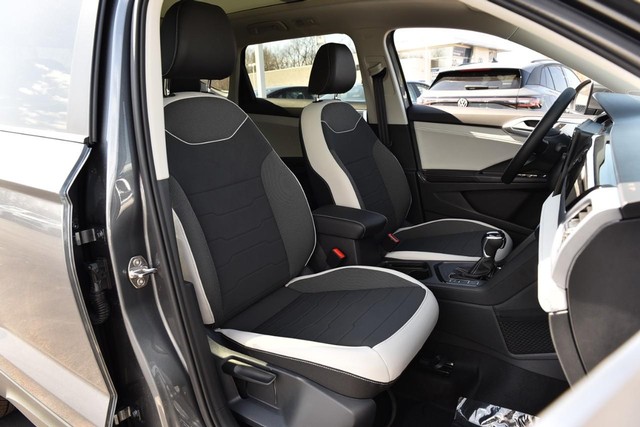 Volkswagen Taos Vehicle Image 19