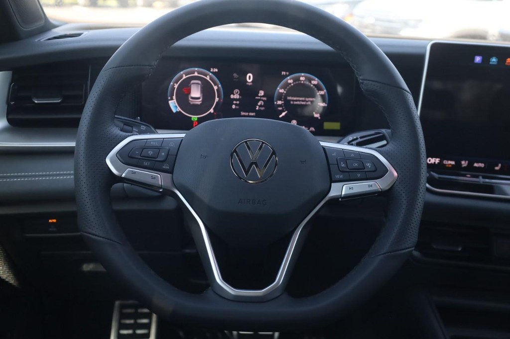 Volkswagen Tiguan Vehicle Full-screen Gallery Image 8