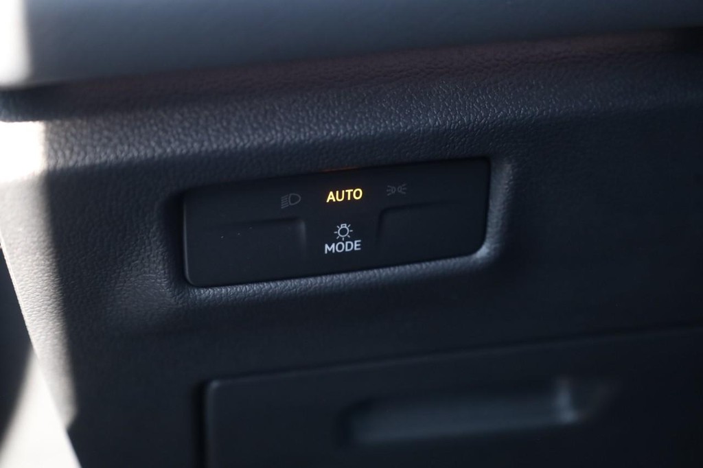 Volkswagen Tiguan Vehicle Full-screen Gallery Image 13