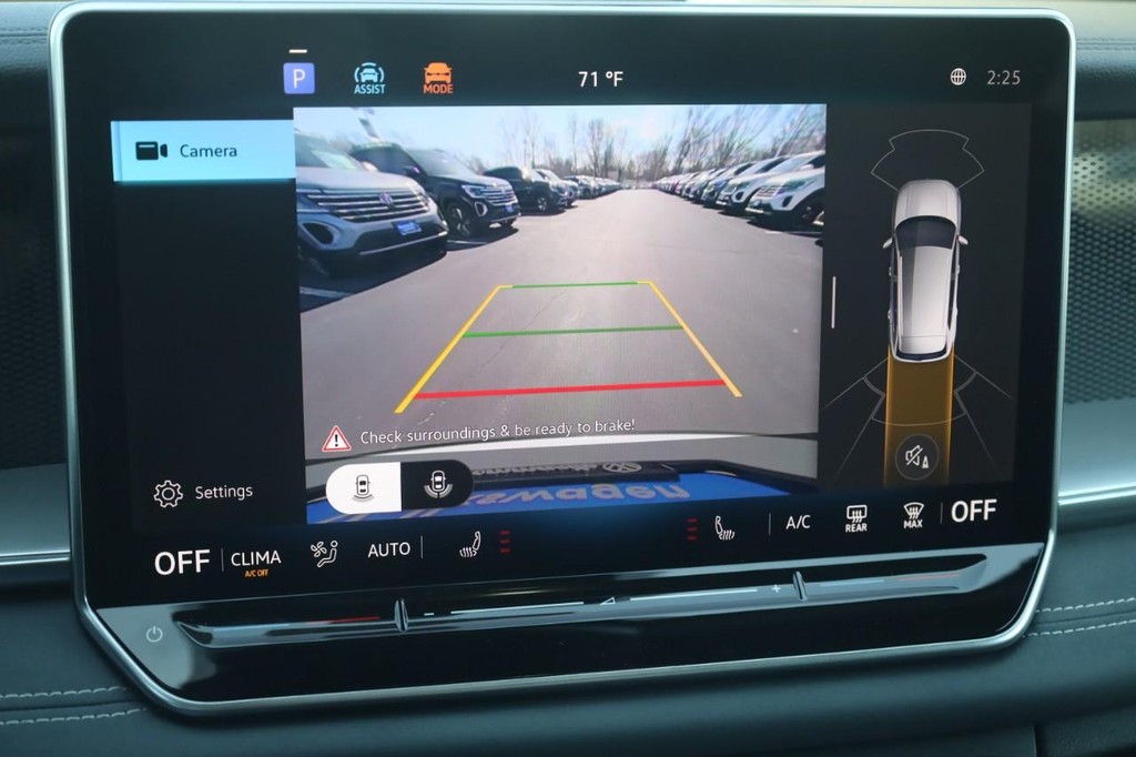 Volkswagen Tiguan Vehicle Full-screen Gallery Image 16