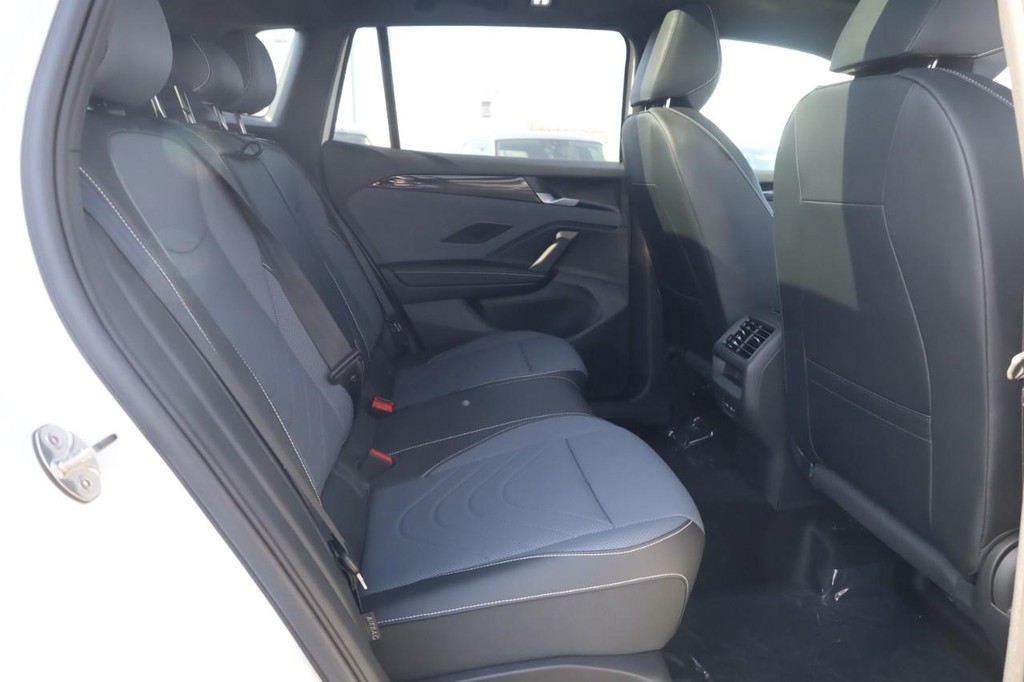 Volkswagen Tiguan Vehicle Full-screen Gallery Image 21