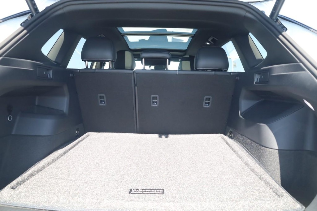 Volkswagen Tiguan Vehicle Full-screen Gallery Image 23