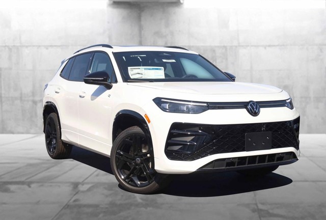 Volkswagen Tiguan Vehicle Image 02