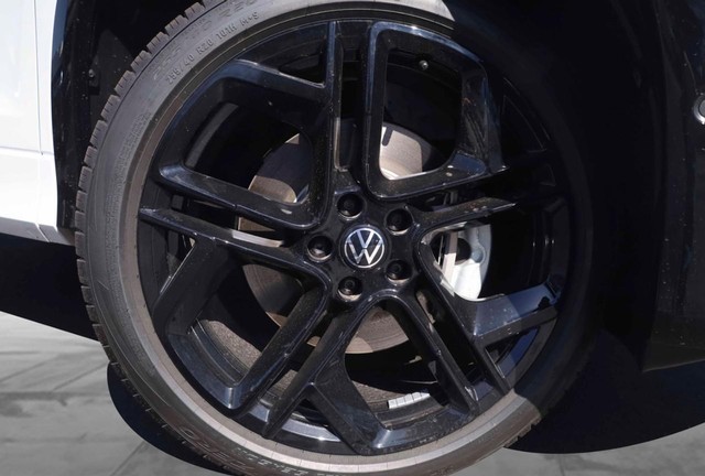 Volkswagen Tiguan Vehicle Image 03